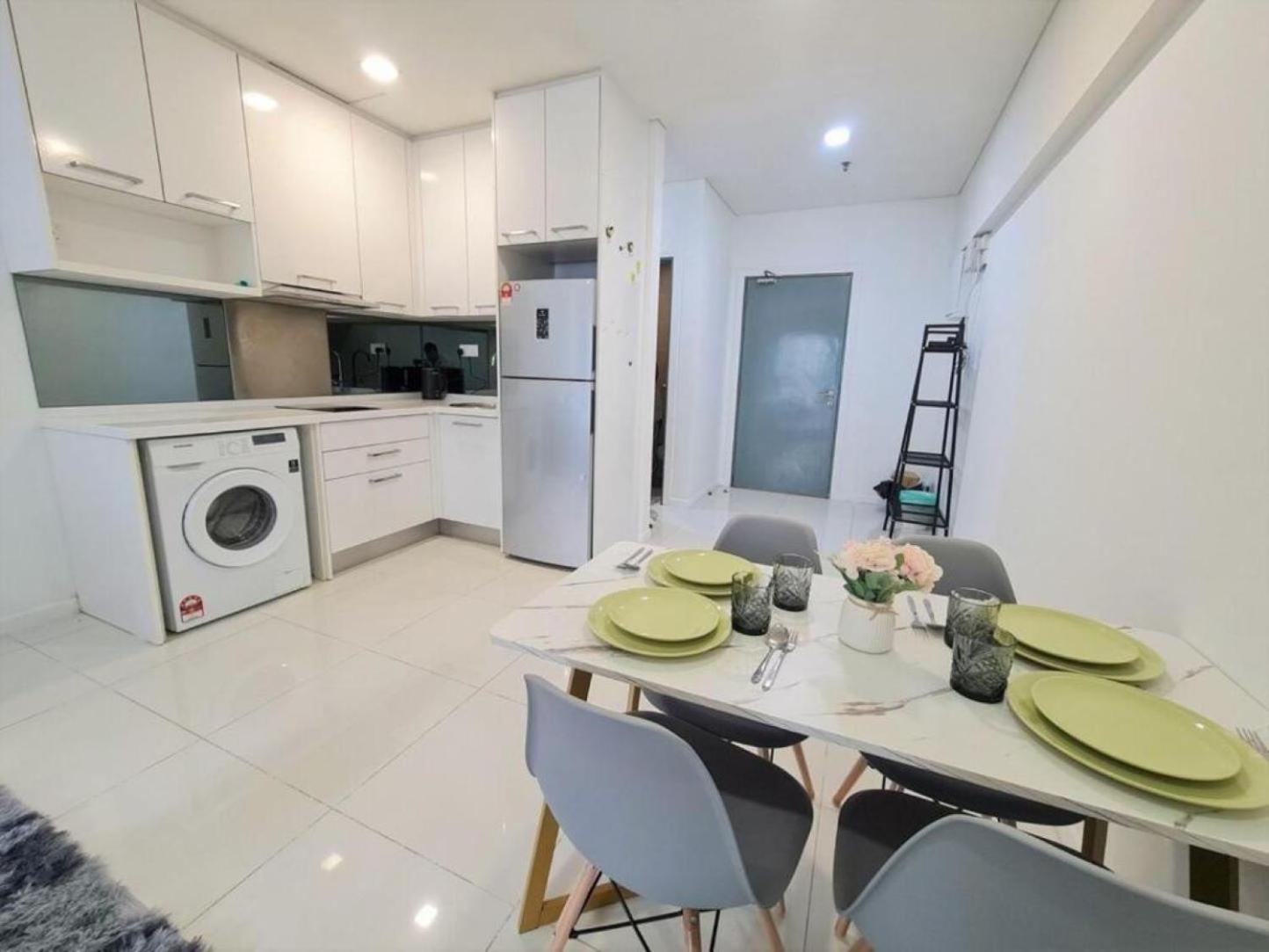 Mercu Summer Suites Klcc By Comfort Suites Куала-Лумпур Экстерьер фото